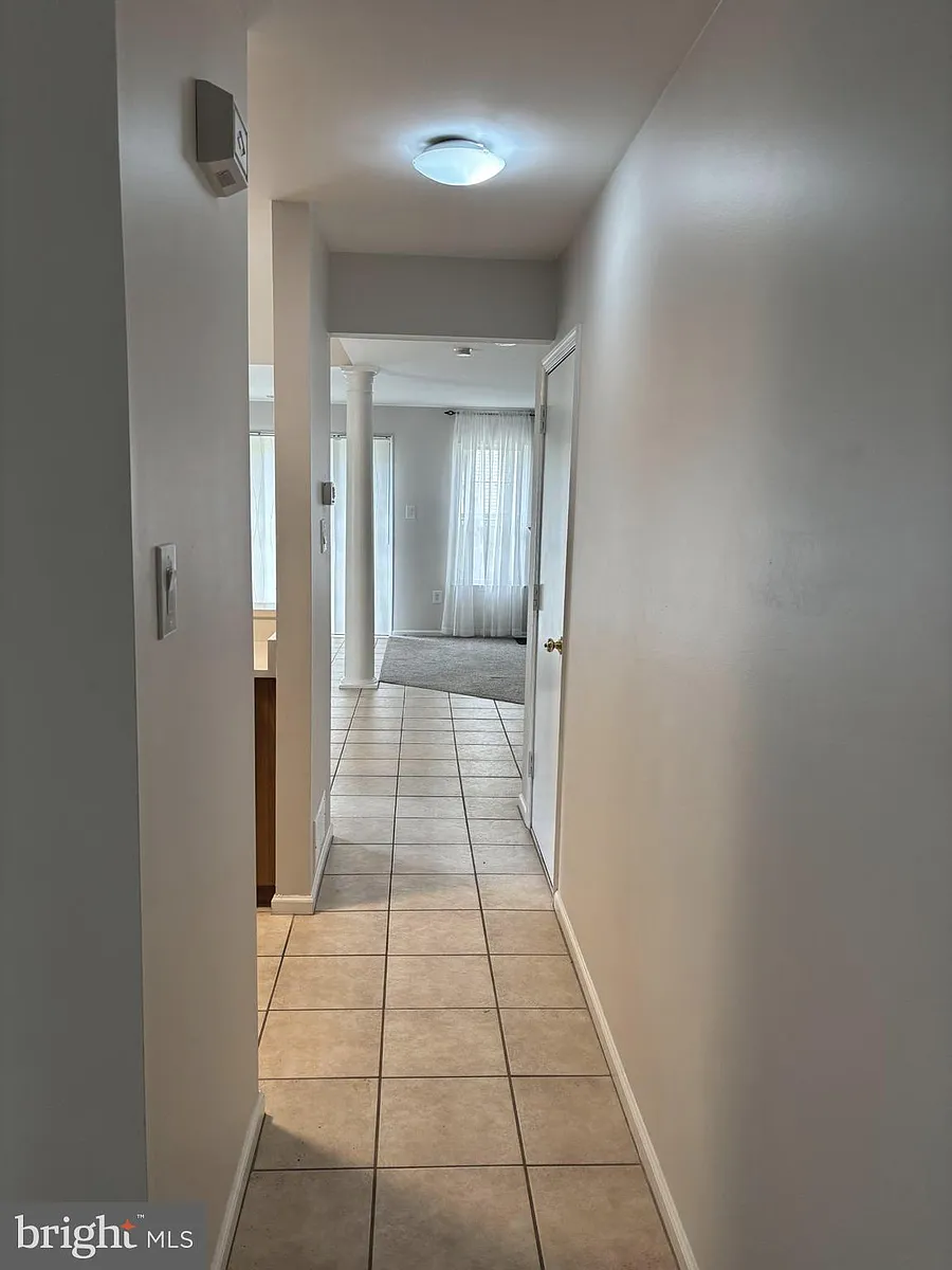 Building Photo - 3400 Carriage Ct