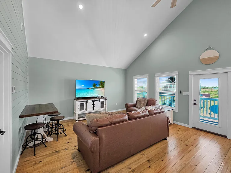 1032 Sunset Cir W — Photo 15