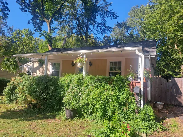 1318 S Pope Ave, Independence, MO 64055