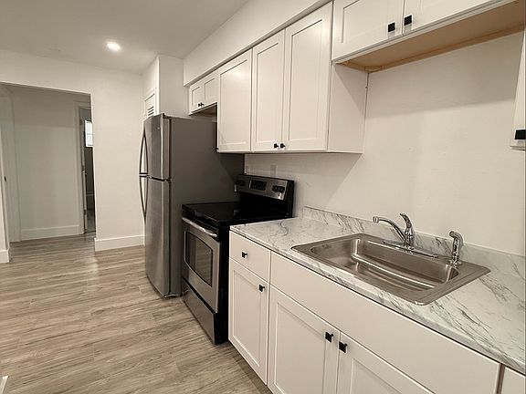 4th image of 16890 NE 21st Ave APT 9