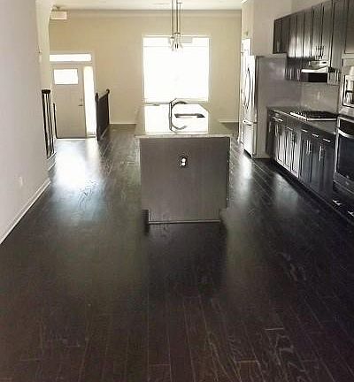 2nd image of 745 Fountainhead Ln NE