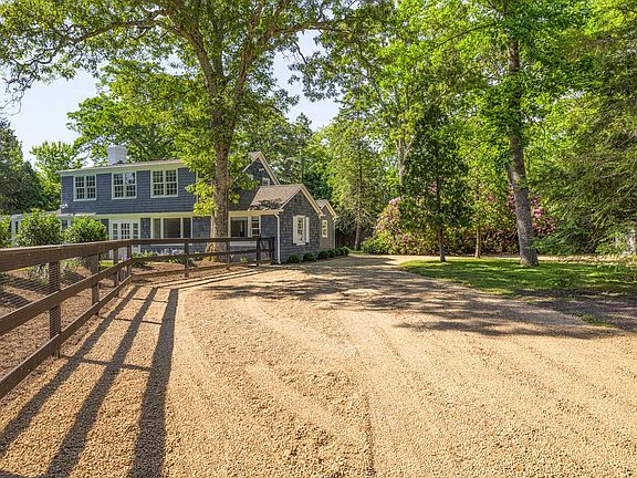 3rd image of 12 Quantuck Bay Ln