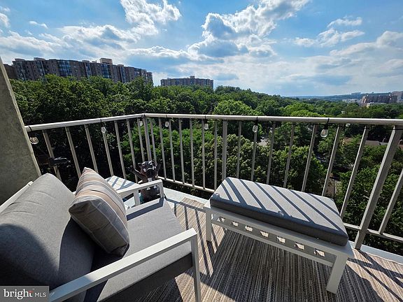 4th image of 2059 Huntington Ave APT 1408