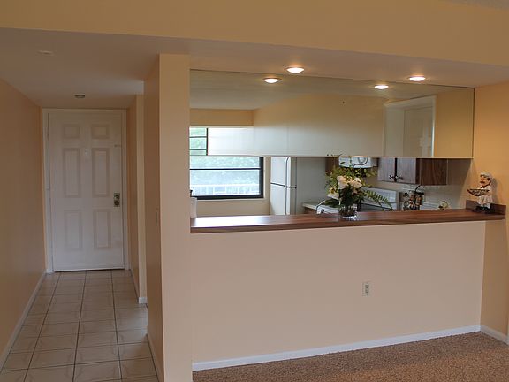 3rd image of 1504 Whitehall Dr APT 302
