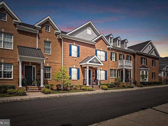 4th image of 78 Creekview Ln