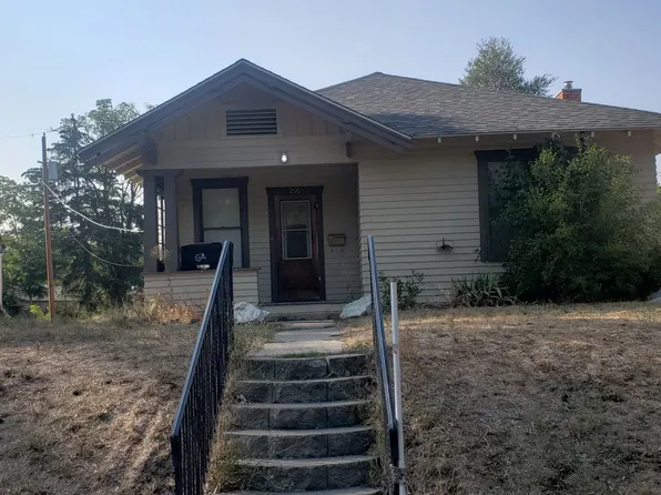 216 6th St, Cheney, WA 99004