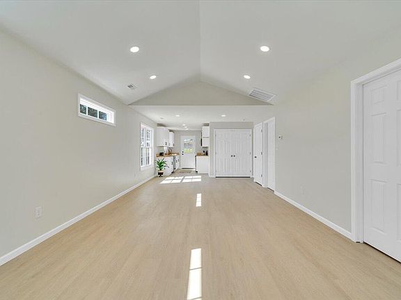 4th image of 3531 Troutland Ave NW