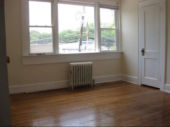 667 Cedar Swamp Rd APT 3