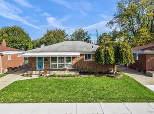 18137 Airport Rd, Fraser, MI 48026