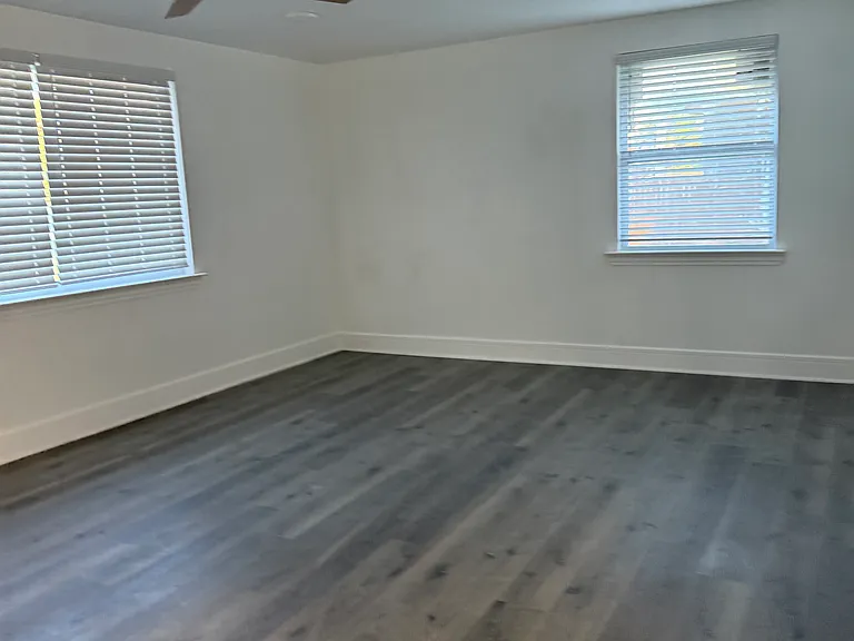 961 Eastside Dr SE — Photo 3