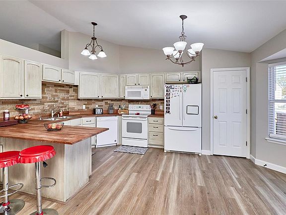 5th image of 430 Glen Ct