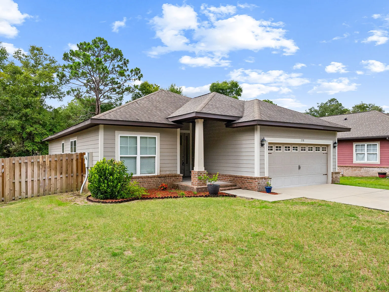 4 bed, 1820 sqft, $2,400 — Photo 2