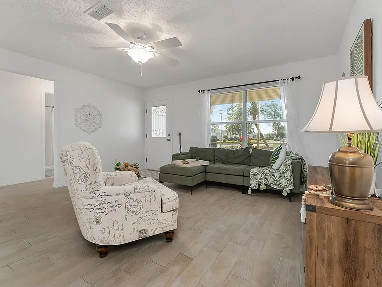 3387 Woodridge Dr — Photo 13