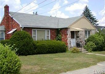 2nd image of 1530 Burkhardt St