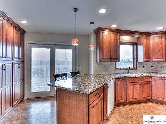 5th image of 1004 S 131st Ave