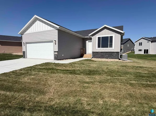 316 S Willow Spring Dr, Sioux Falls, SD 57110