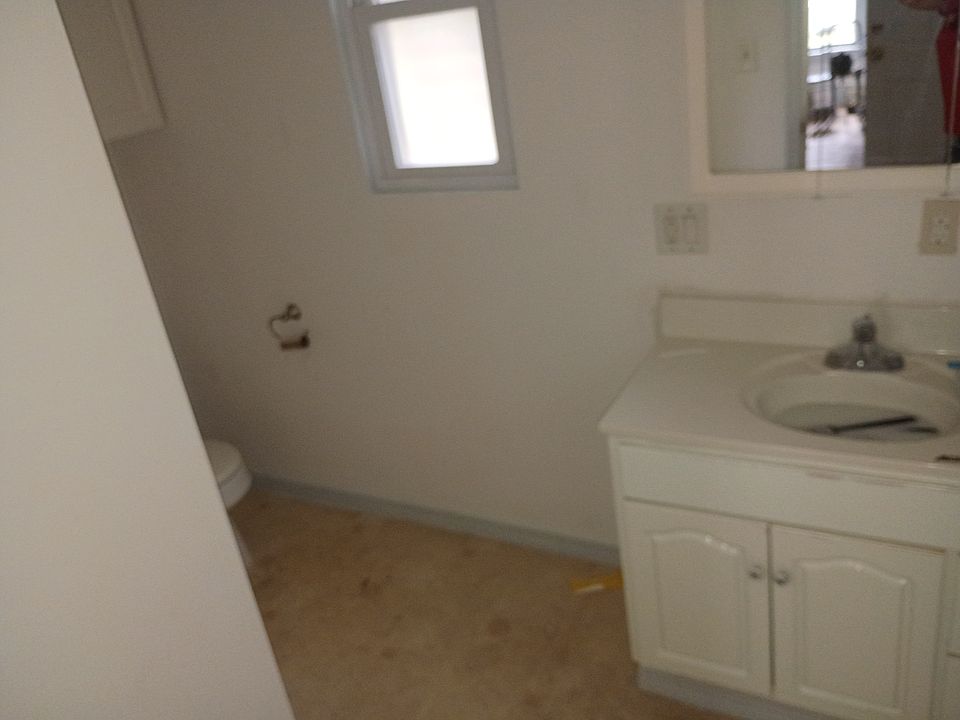 2nd image of 612 E 6th St