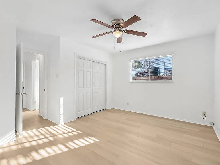 418 Sarah St #B — Photo 15