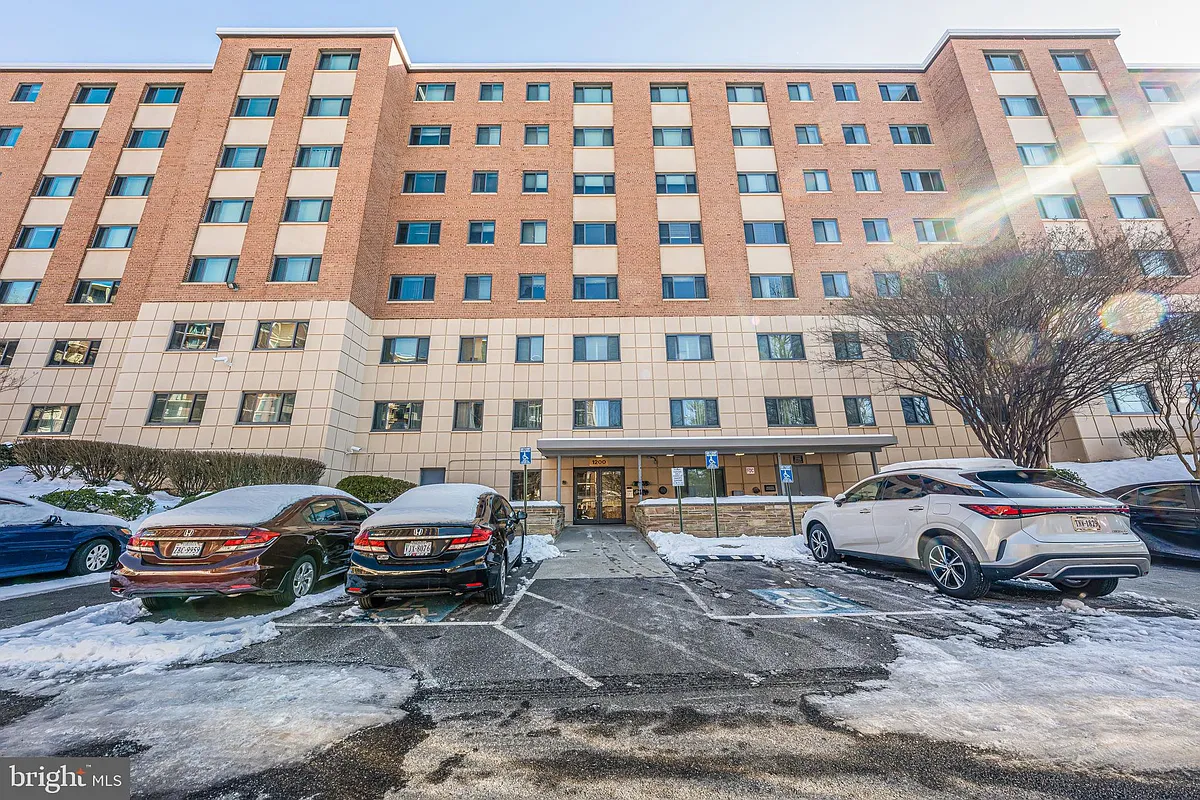 Building Photo - 1200 S Arlington Ridge Rd #714