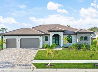 860 Palmetto Pointe Cir, Cape Coral, FL 33991
