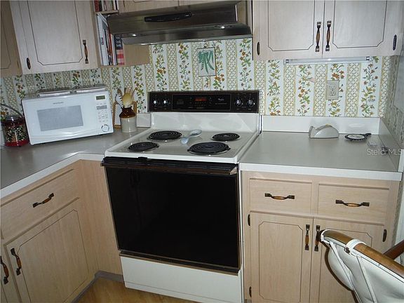5th image of 37 Honeysuckle Ct #10