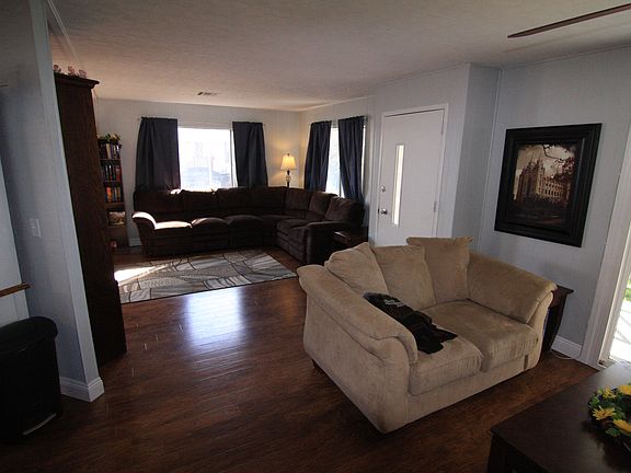 4th image of 10001 Redcoat Ln