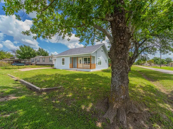 200 E Pace St, Frost, TX 76641