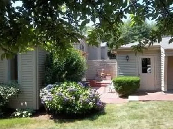 186 Pine Glen Dr, East Greenwich, RI 02818