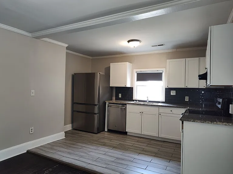 1405 Shamrock Dr — Photo 3
