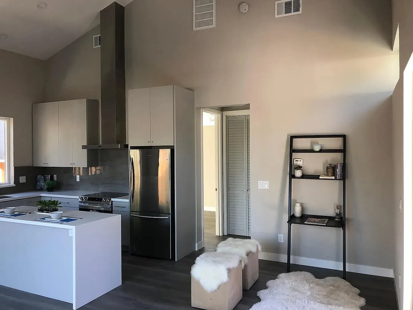 1 bed, 700 sqft, $1,200 — Photo 3