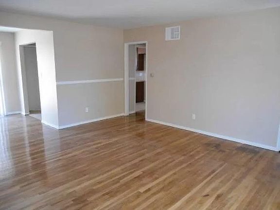3rd image of 44264 Kirkland Ave