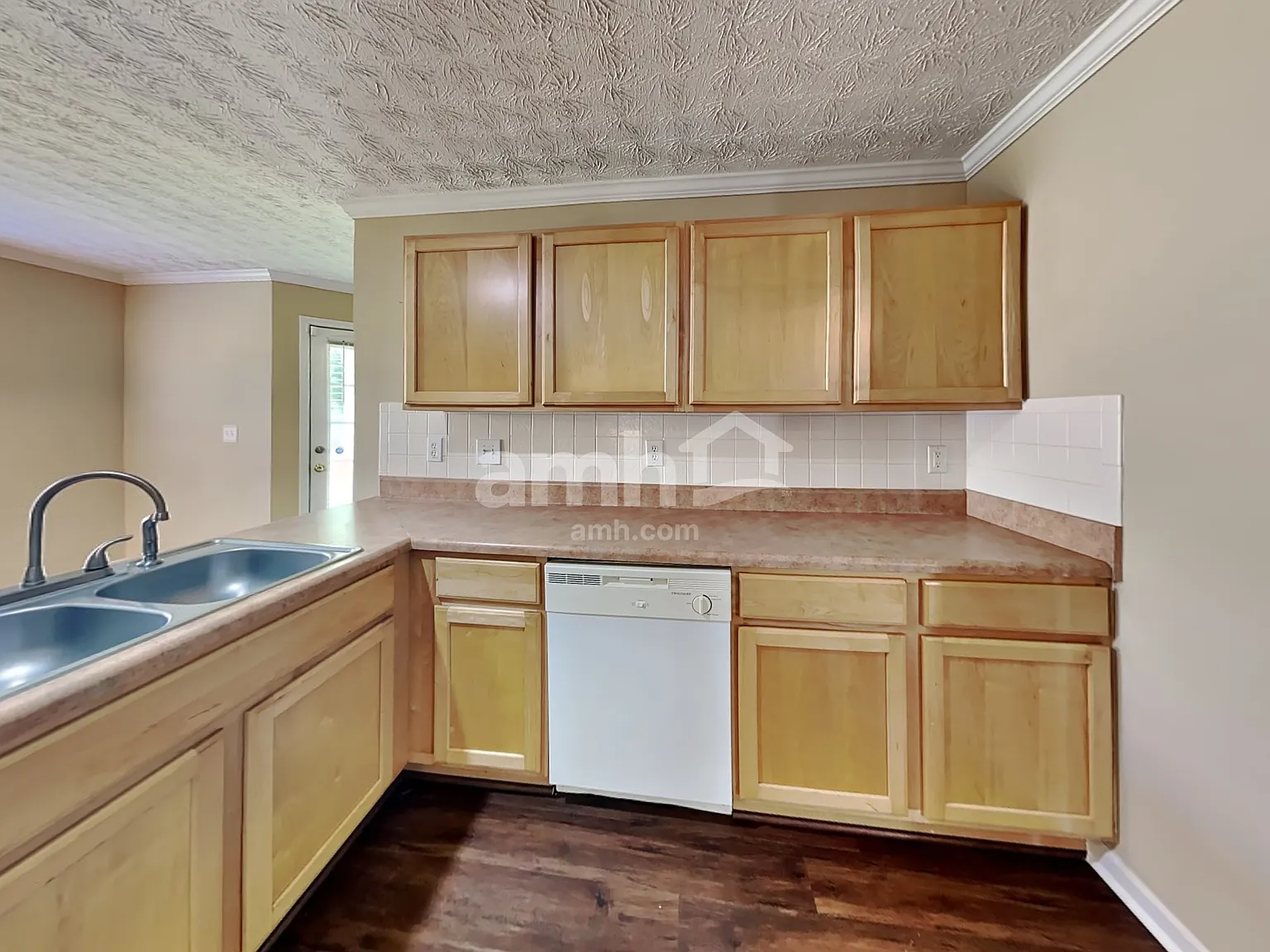 3 bed, 2.0 bath, 1779 sqft, $2,090 — Photo 4
