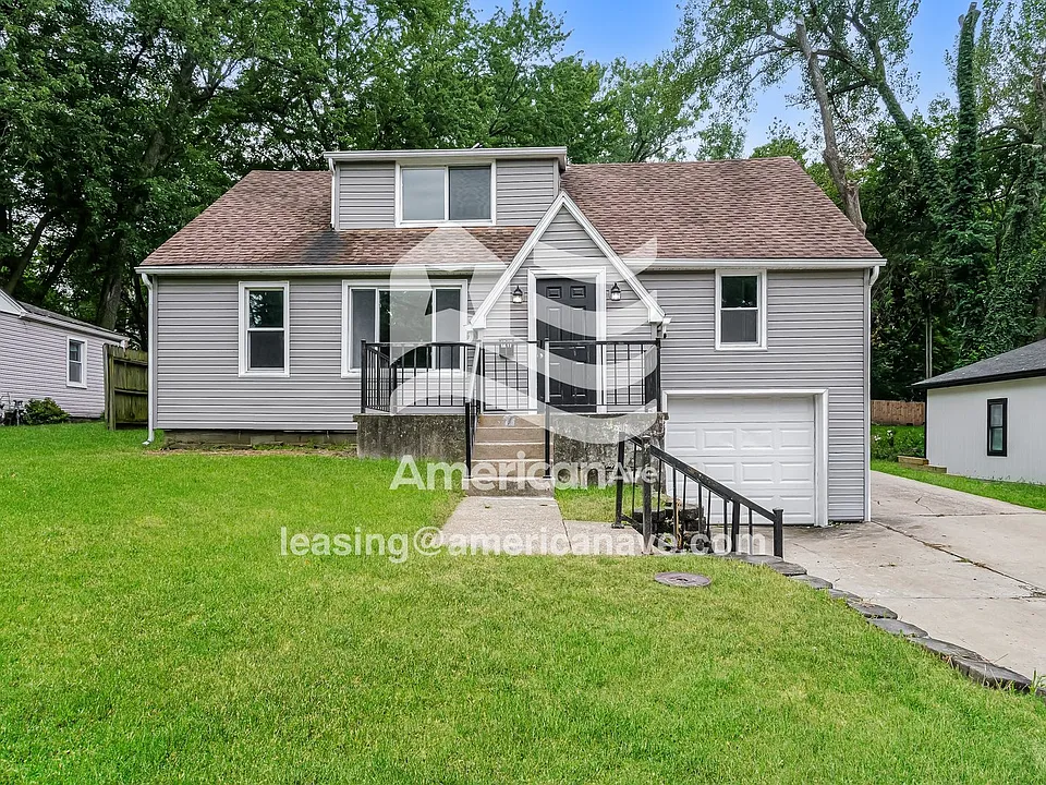1217 E South Ave