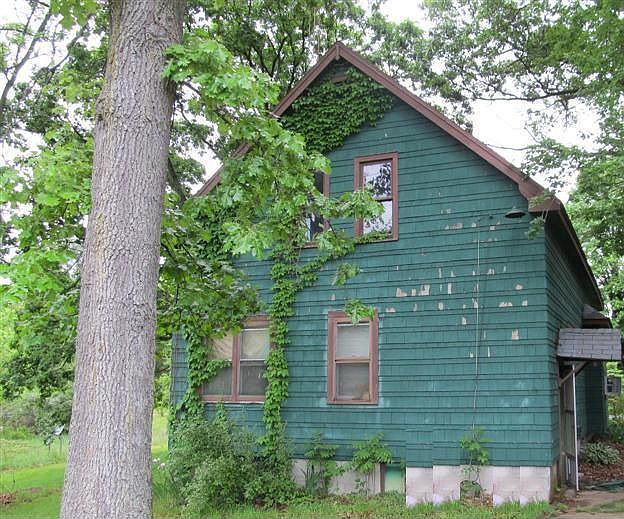 2nd image of 6090 Meadowbrook Rd