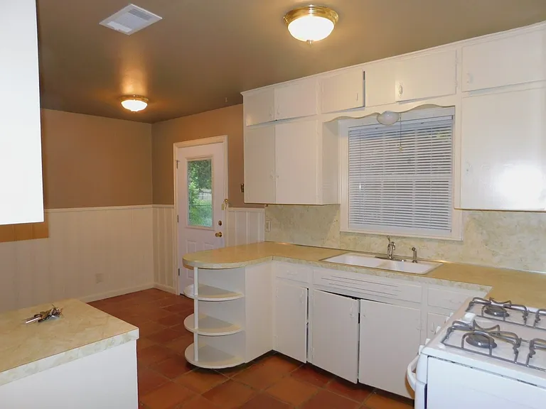 1400 Berkshire Dr — Photo 8