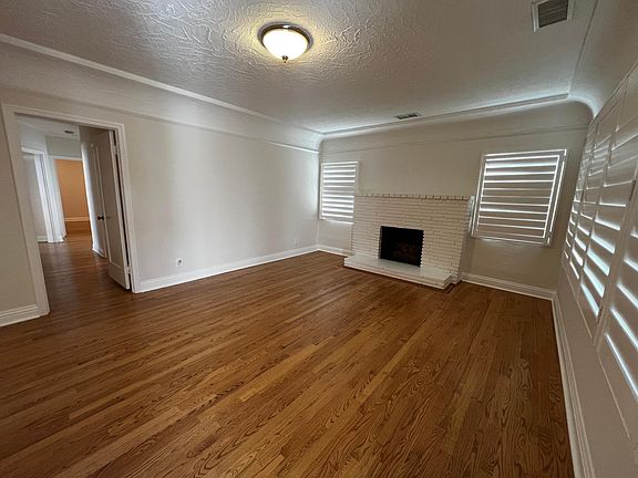 3rd image of 712 Portola Ave