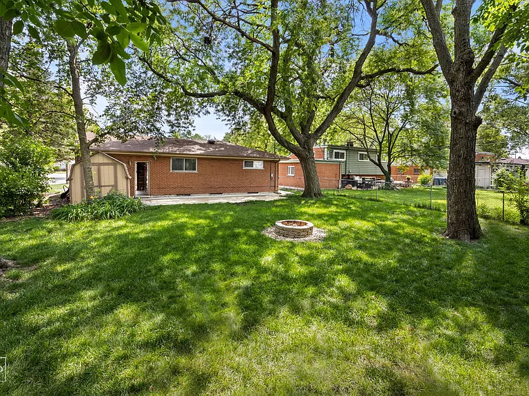 413 E Atwater Ave — Photo 49