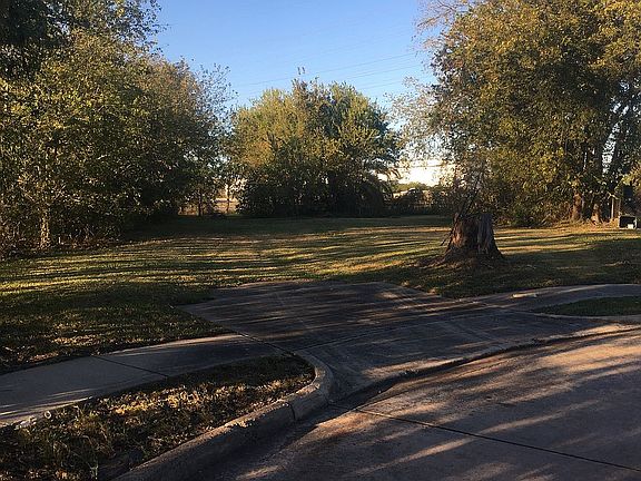 5th image of 101 Alastair Dr