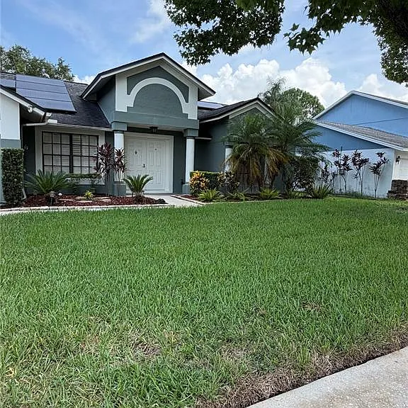3221 Oakwood Pl — Photo 2