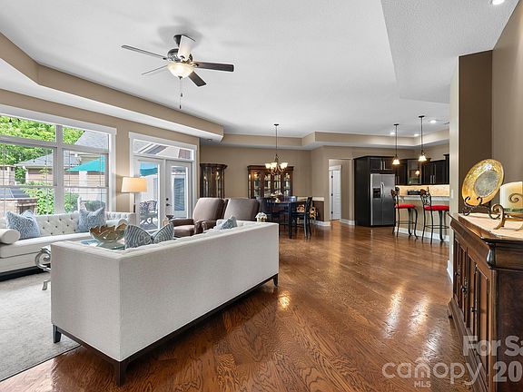 5th image of 19 Westfield Way