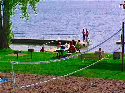 3rd image of 4812 N Island Dr E