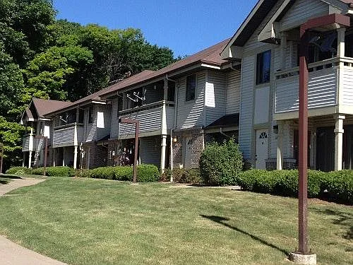 2 bed, $1,600 — Photo 2