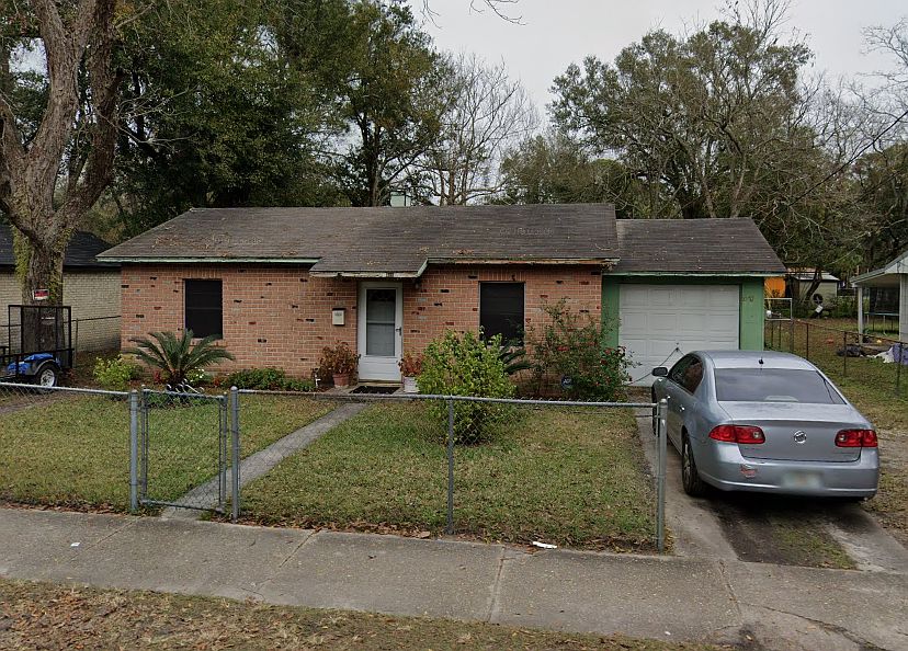 1st image of 1077 Huron St
