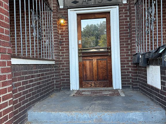 2nd image of 2317 E Magnolia Ave #1