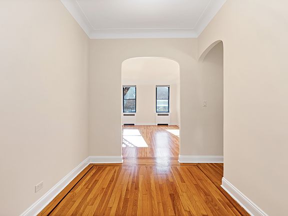 3rd image of 310 E 75th St APT 6C