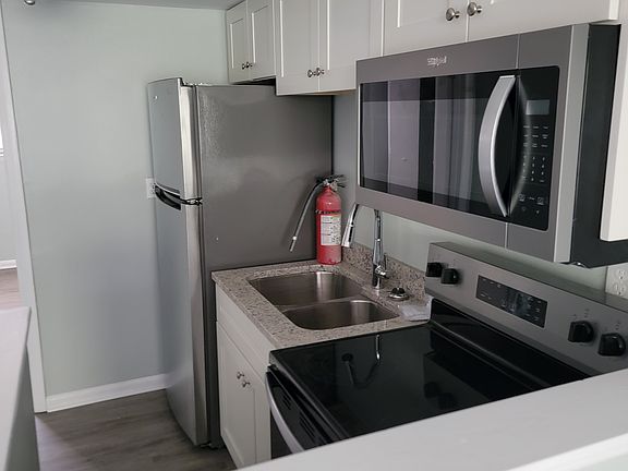 2nd image of 869 W Ocean View Ave #8