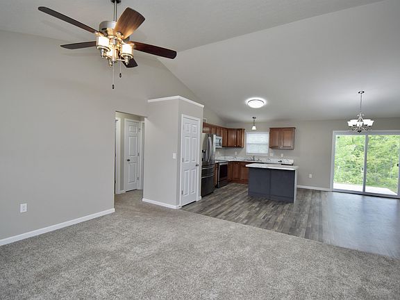 3rd image of 24 E Persimmon Dr