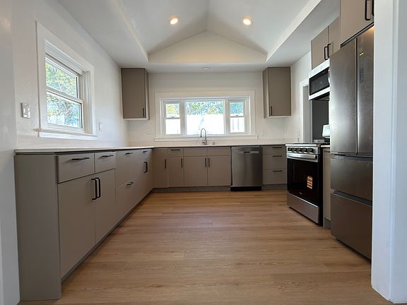 2nd image of 2315 Berry St