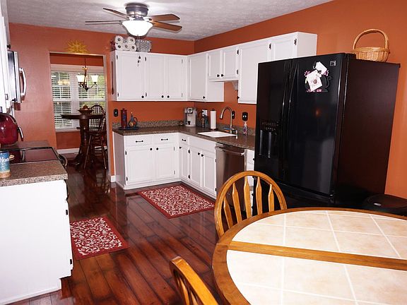 4th image of 20 Applewood Dr #20