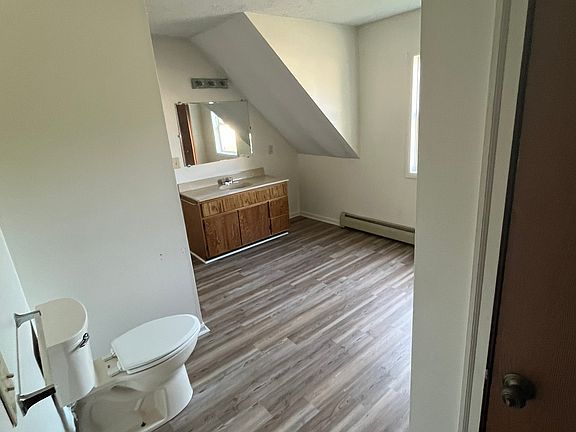 upper floor full bathroom